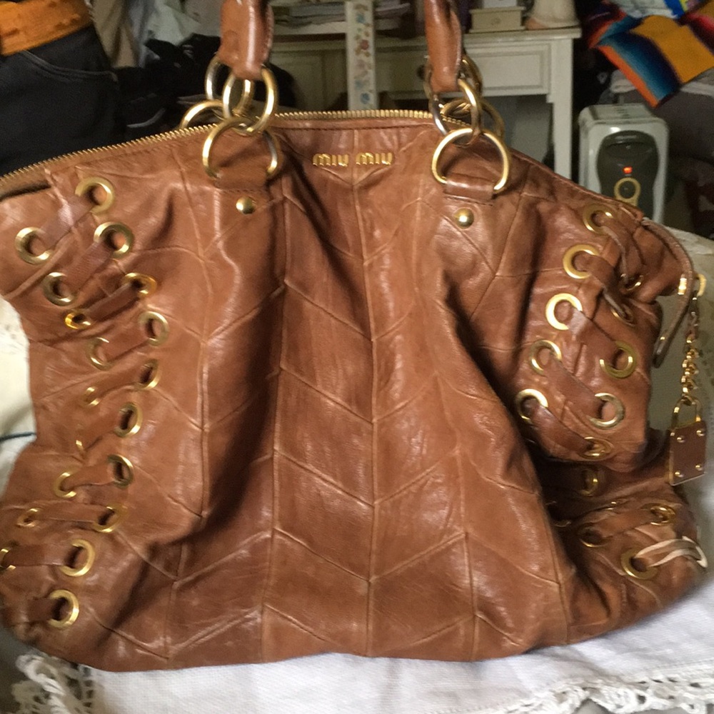 Large MIU MIU Leather shoulder bag! Authentic